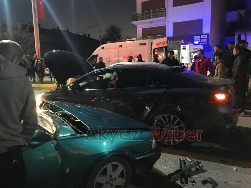 Akyazı da zincirleme kaza 2 yaralı