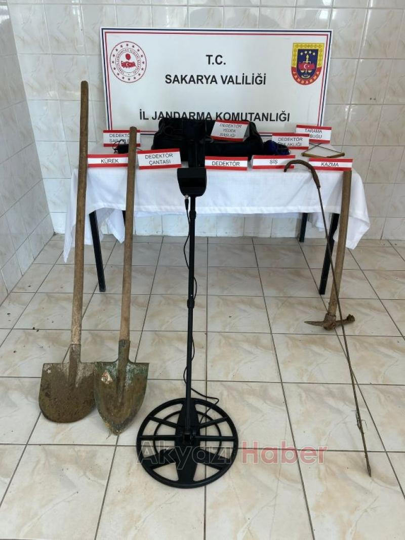 Kaynarca'da 5 kişi define ararken yakalandı