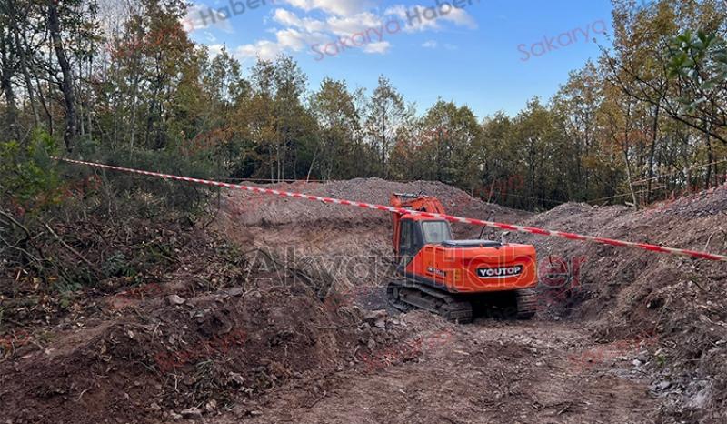 İş makinesi getirip ormanda define ararken yakalandılar