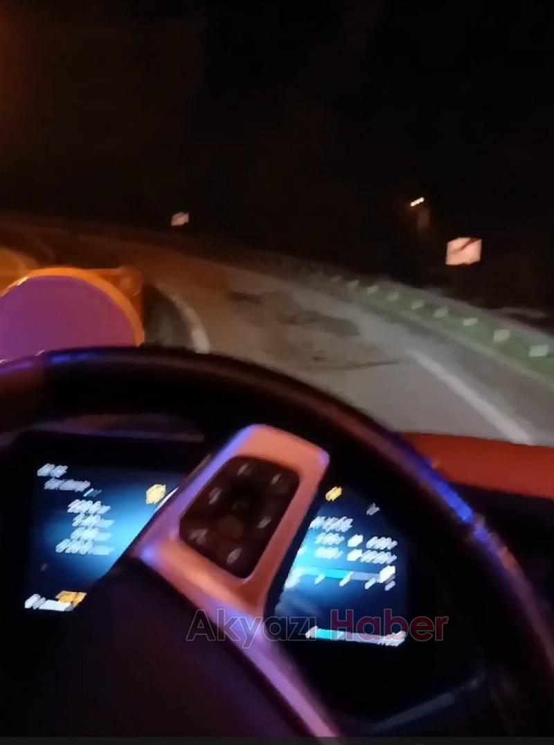 Akyazı'da otoban girişi bakımsızlıktan köstebek yuvasına döndü