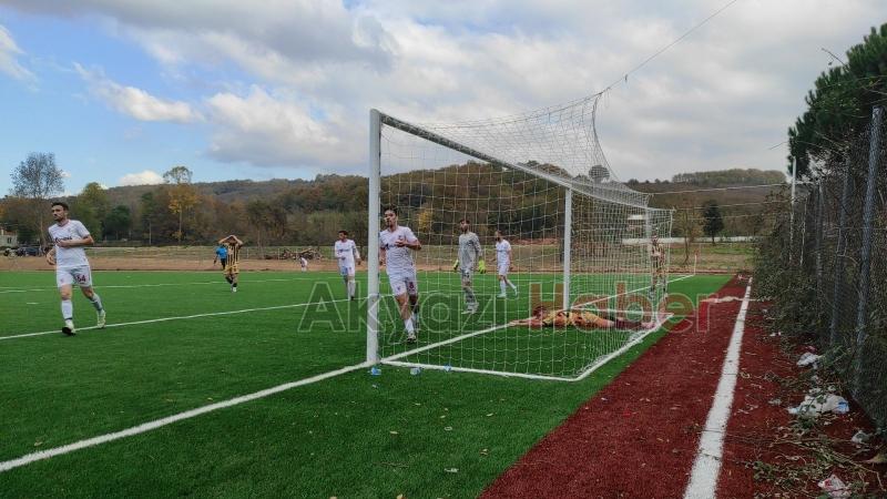 As Akyazıspor Yeşilyurt'u 8-0 mağlup etti