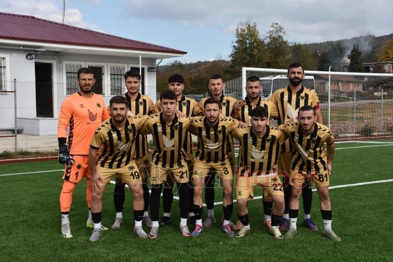 As Akyazıspor Yeşilyurt'u 8-0 mağlup etti