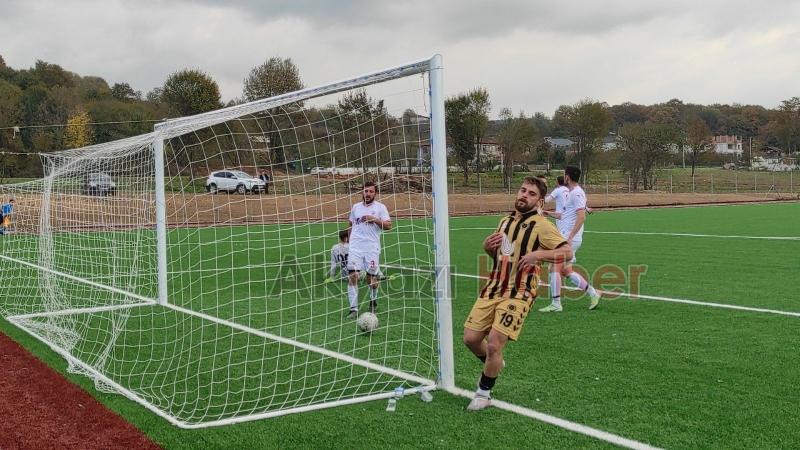 As Akyazıspor Yeşilyurt'u 8-0 mağlup etti