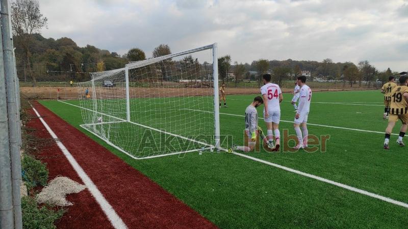 As Akyazıspor Yeşilyurt'u 8-0 mağlup etti