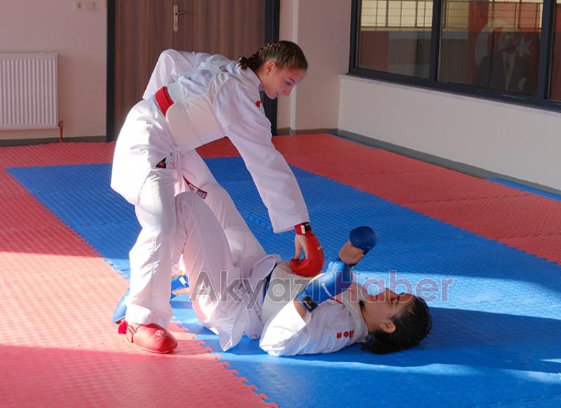 12 yaşındaki milli karateci Ayşen'in hedefi Dünya Şampiyonluğu