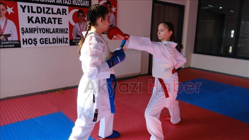 12 yaşındaki milli karateci Ayşen'in hedefi Dünya Şampiyonluğu