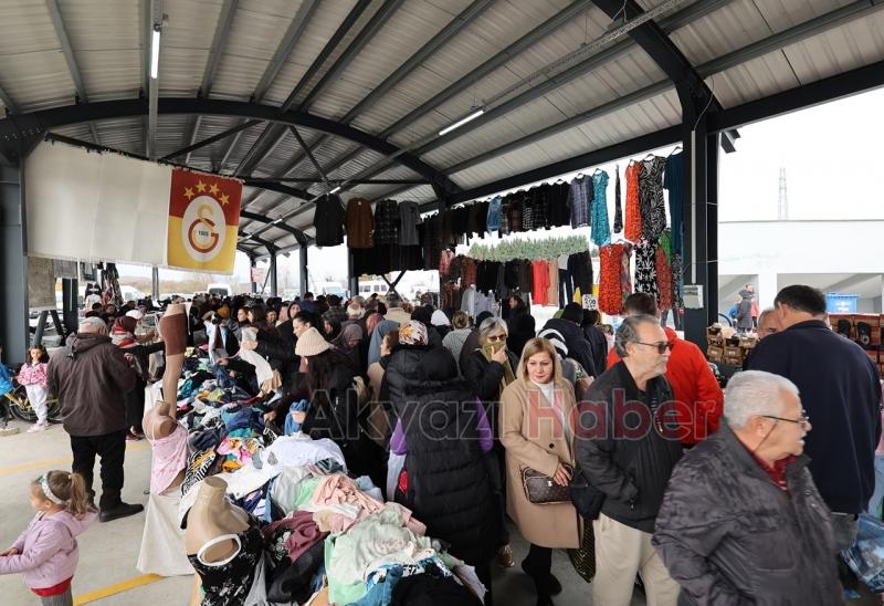 Camili-Karaman Pazar Yeri'nde Giyim ve Kumaş Pazarı açıldı