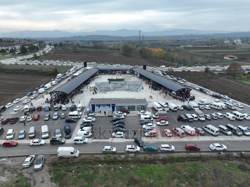 Camili-Karaman Pazar Yeri'nde Giyim ve Kumaş Pazarı açıldı