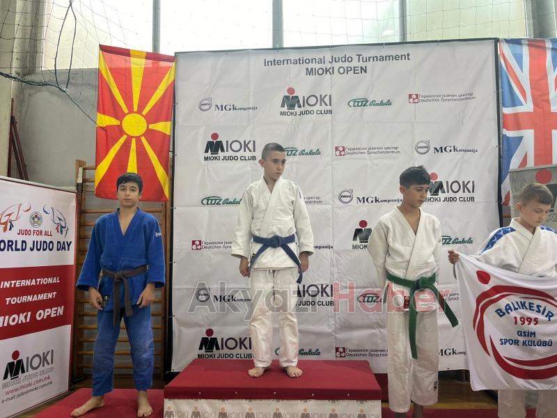 Helal Olsun Gençler Karapürçekli Sporcular Makedonya da Gururumuz Oldu