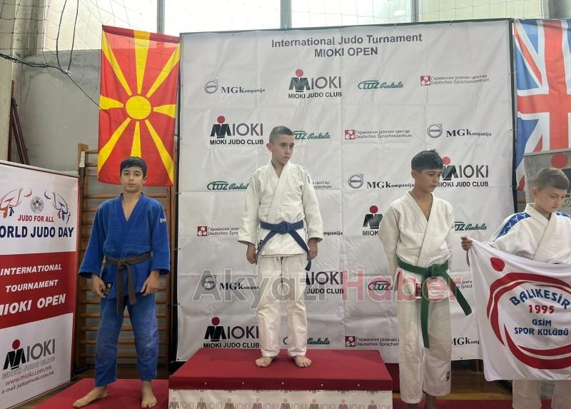 Helal Olsun Gençler Karapürçekli Sporcular Makedonya da Gururumuz Oldu