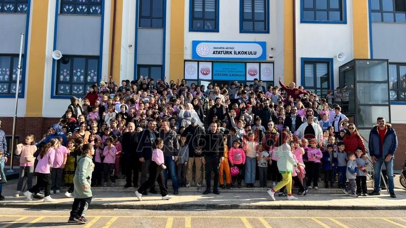 Akyazı Atatürk İlkokulu nda fidanlar toprakla buluştu