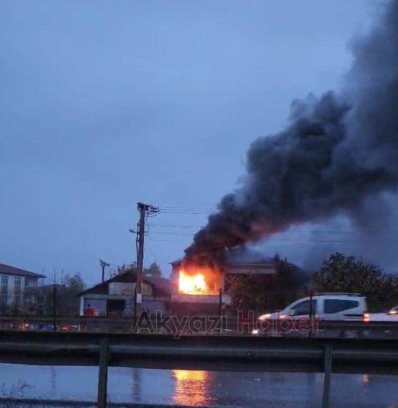 Sobadan çıkan yangın evi kül etti