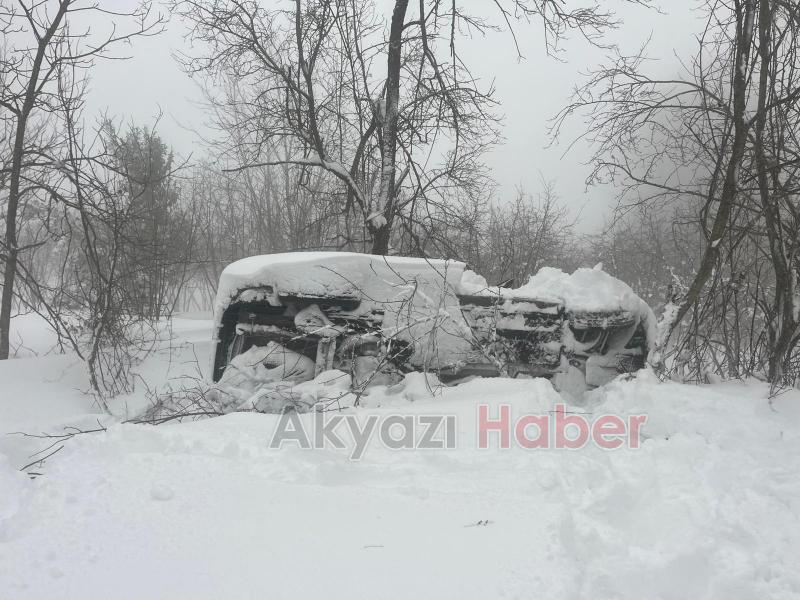 Akyazı da Bahçeye Uçan Araç Şaşkınlık Yarattı