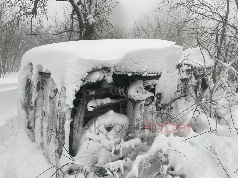 Akyazı da Bahçeye Uçan Araç Şaşkınlık Yarattı