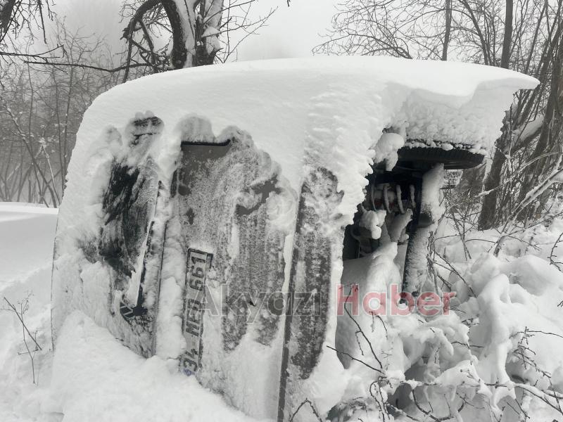Akyazı da Bahçeye Uçan Araç Şaşkınlık Yarattı