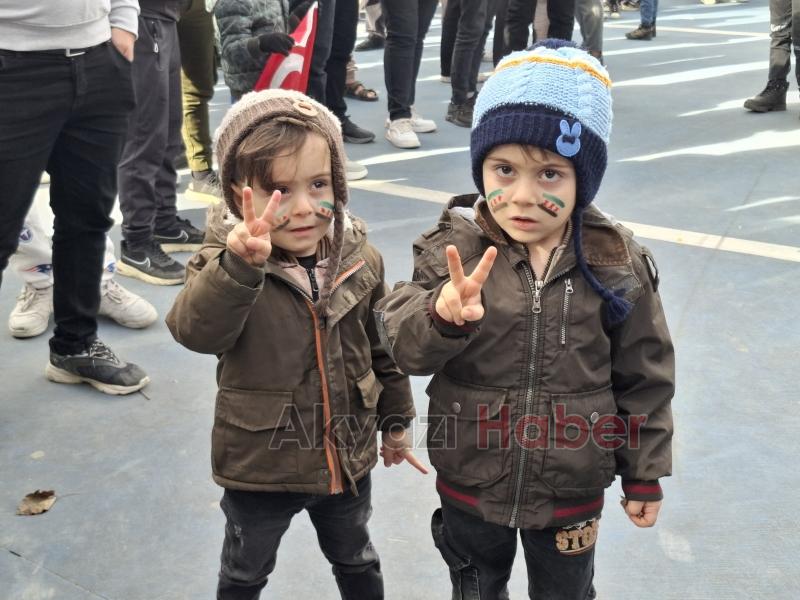 Akyazı daki Suriyeliler kutlama yaptı