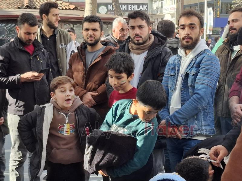 Akyazı daki Suriyeliler kutlama yaptı