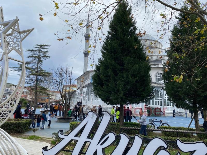 Akyazı daki Suriyeliler kutlama yaptı