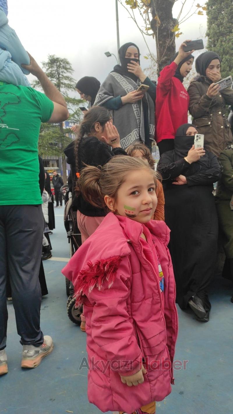 Akyazı daki Suriyeliler kutlama yaptı