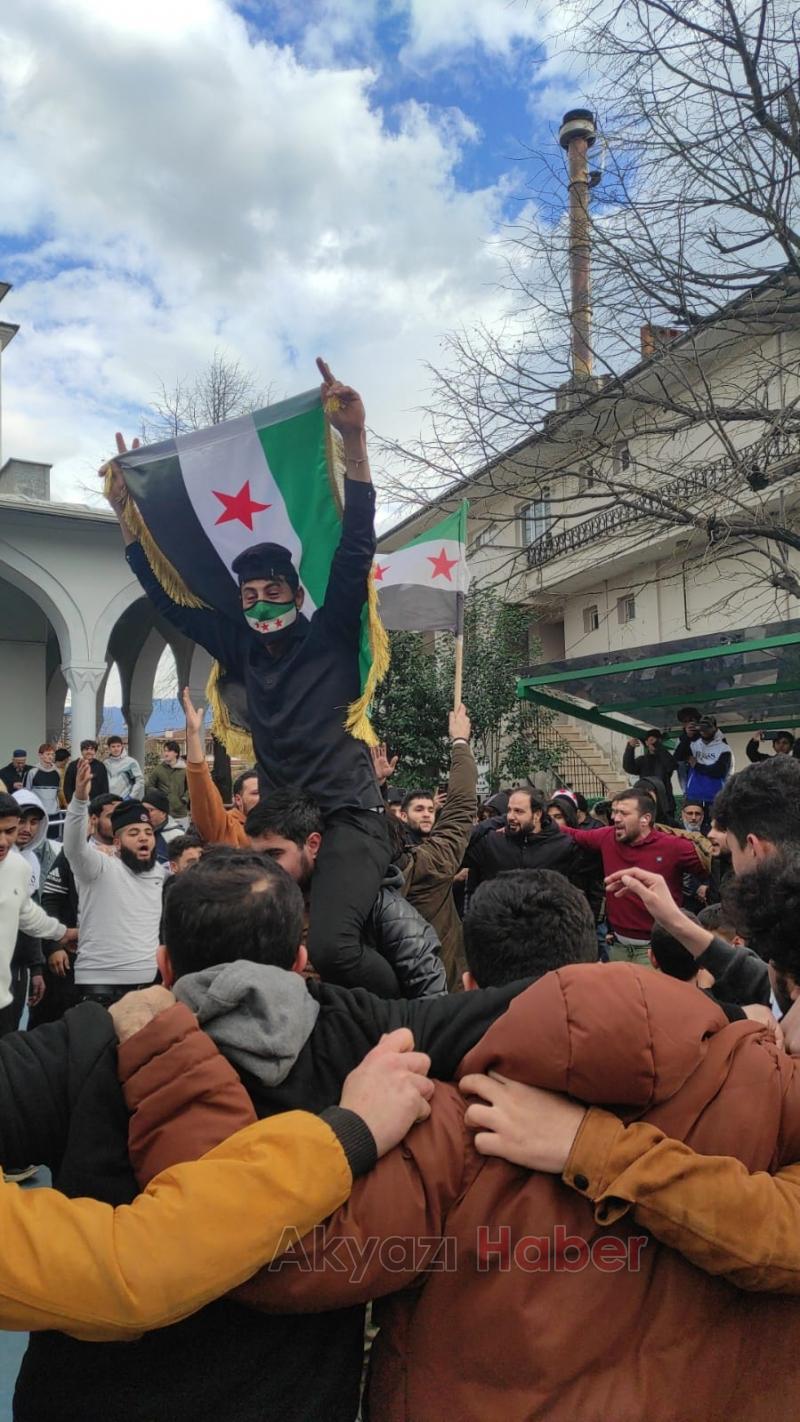 Akyazı daki Suriyeliler kutlama yaptı