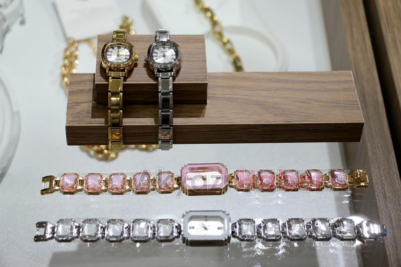 SO SHINE: Şıklığın ve Zarafetin Yeni Adresi Akyazı’da!