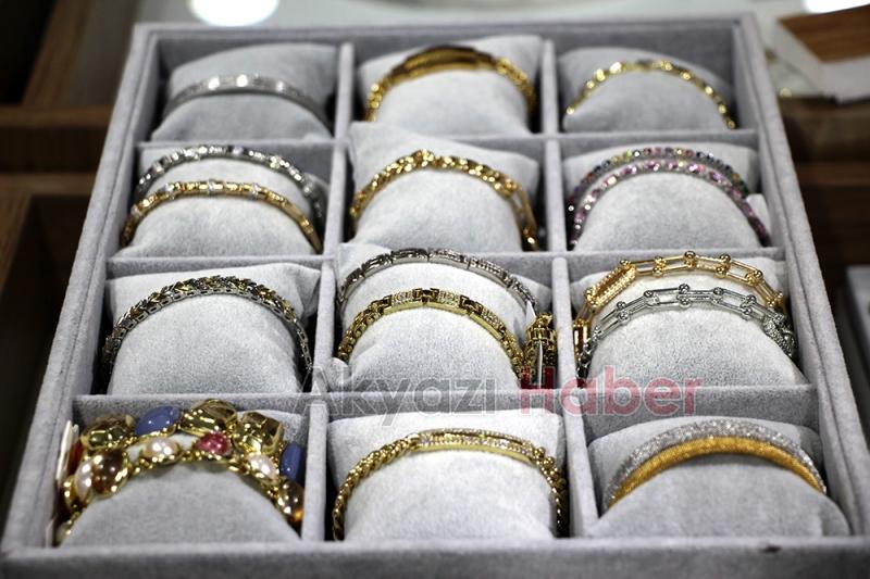 SO SHINE: Şıklığın ve Zarafetin Yeni Adresi Akyazı’da!