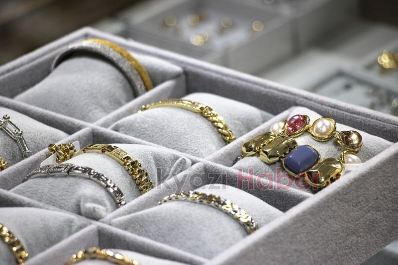 SO SHINE: Şıklığın ve Zarafetin Yeni Adresi Akyazı’da!