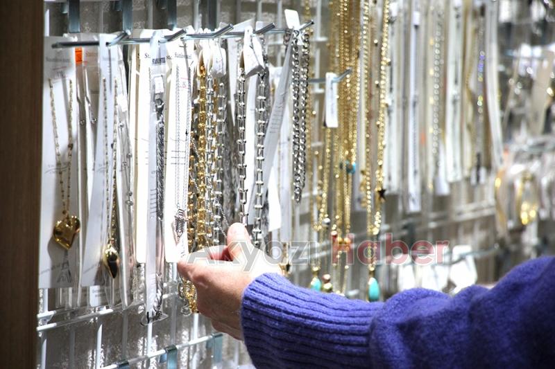 SO SHINE: Şıklığın ve Zarafetin Yeni Adresi Akyazı’da!