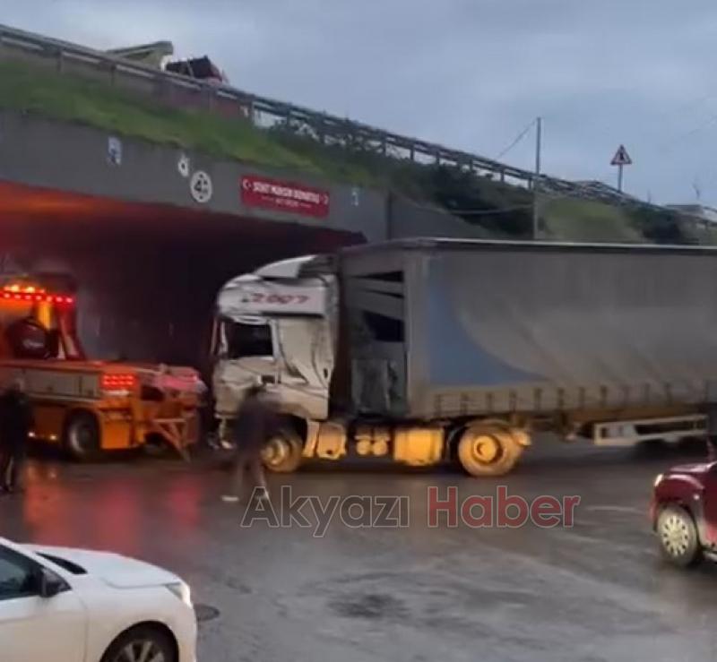 Trafiği kilitleyen kaza