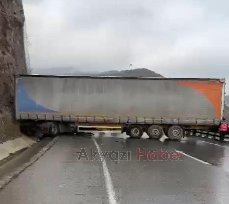 Trafiği kilitleyen kaza