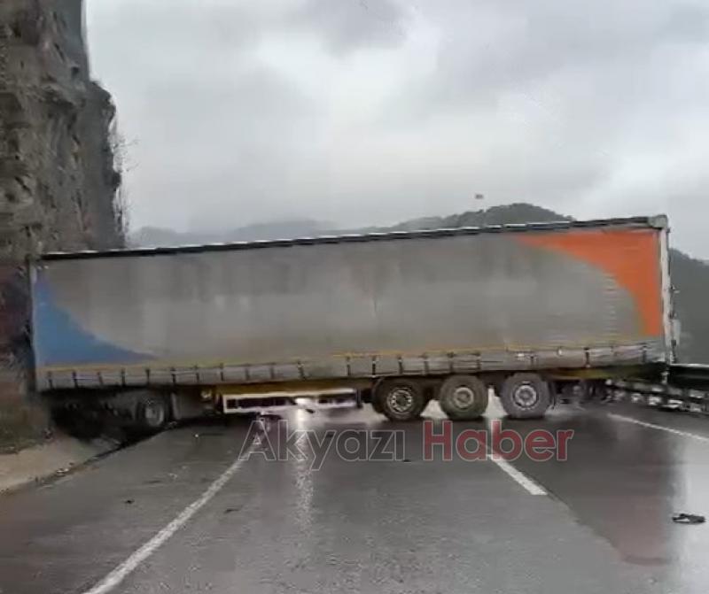 Trafiği kilitleyen kaza