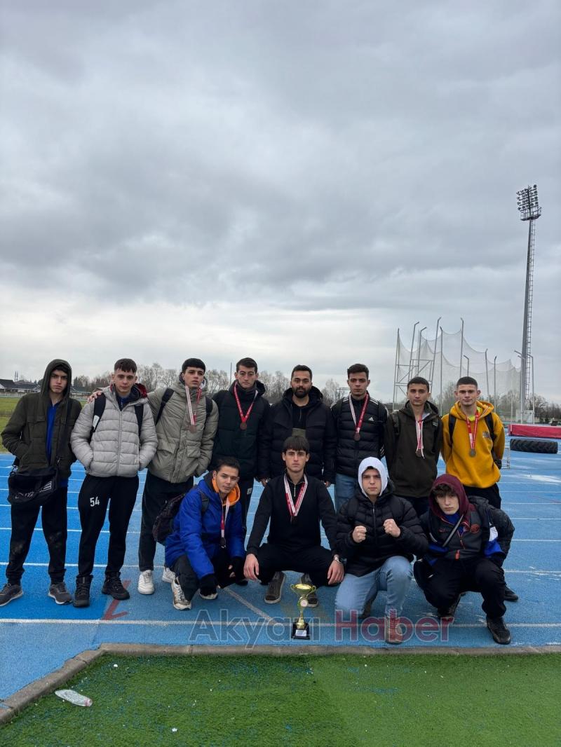 Akyazı Anadolu İmam Hatip Lisesi Kros Yarışması nda üçüncü oldu