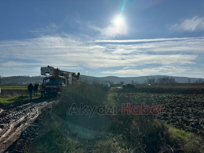 Traktör devrildi, rops demiri hayatını kurtardı