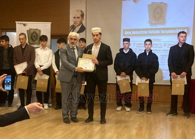 Akyazı Anadolu İmam Hatip Lisesi Öğrencilerinden İl Finallerinde Büyük Başarı