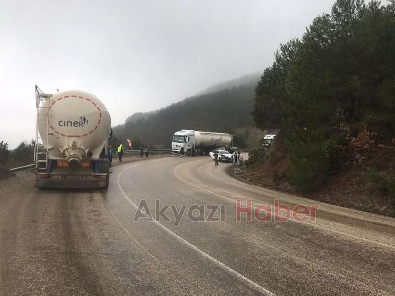 Tır ile otomobil çarpıştı 1'i ağır 4 yaralı