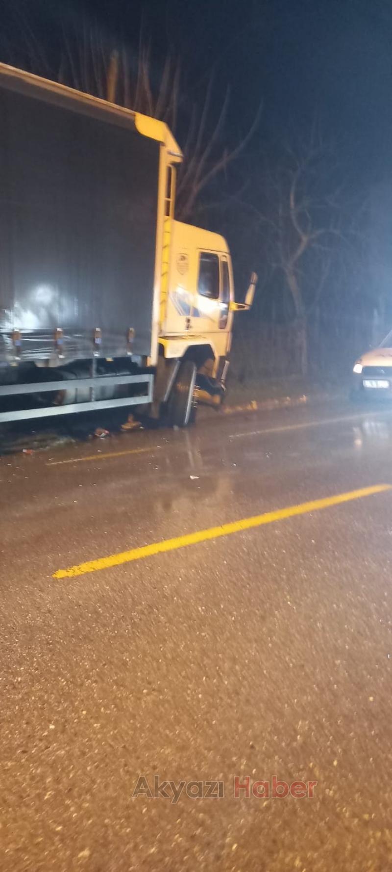 Otomobil ile kamyon kafa kafaya çarpıştı: 2 yaralı