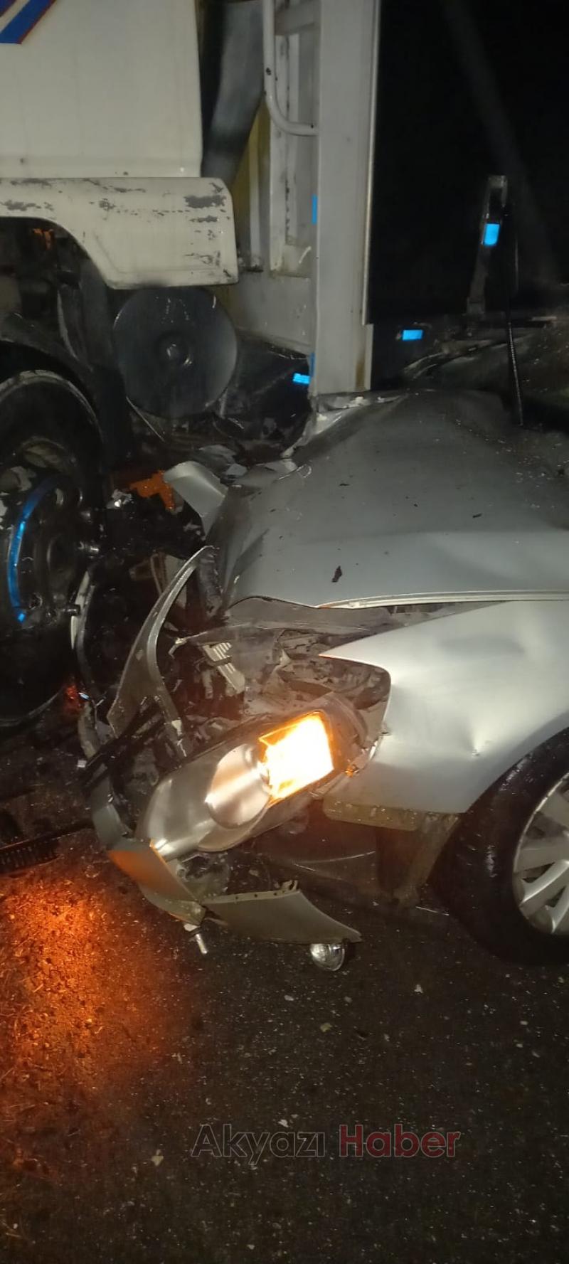 Otomobil ile kamyon kafa kafaya çarpıştı: 2 yaralı