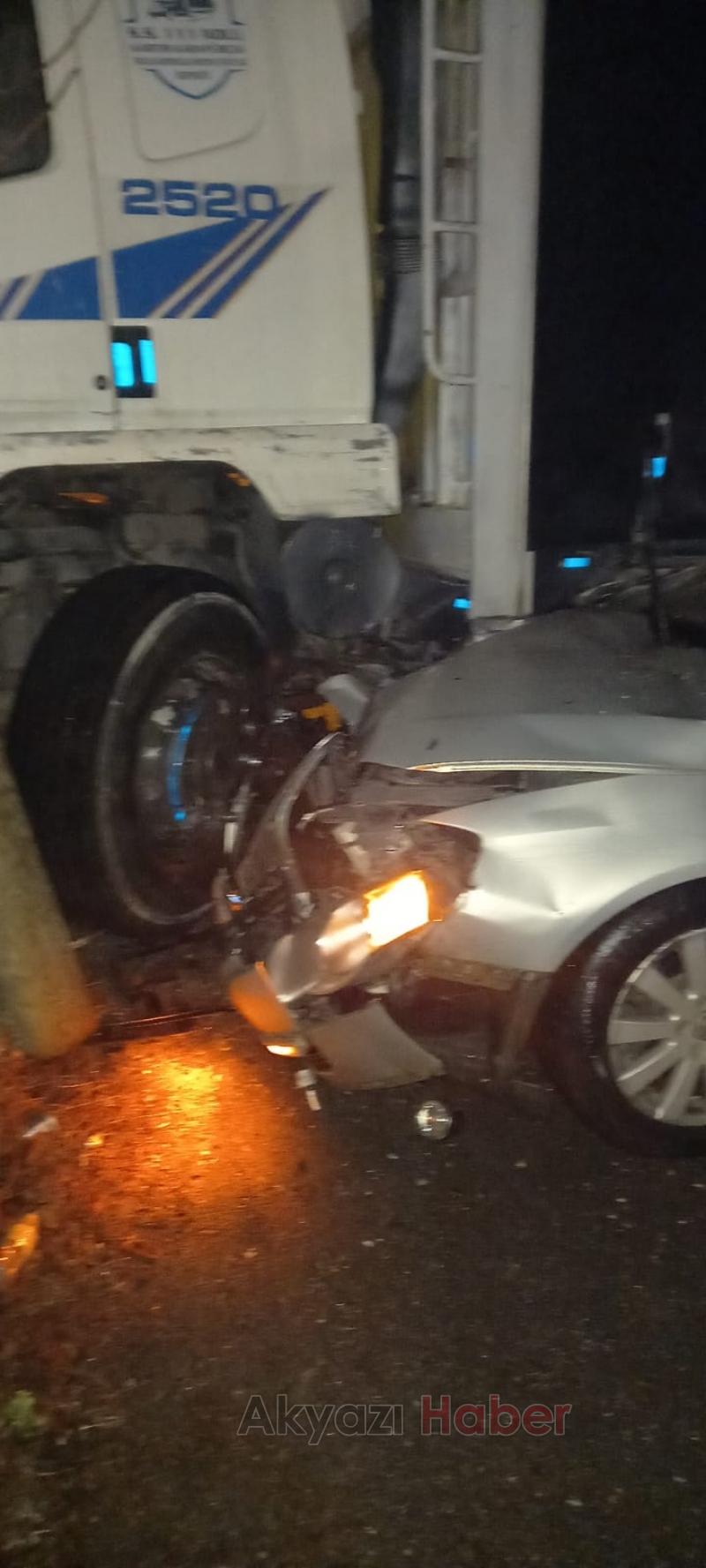 Otomobil ile kamyon kafa kafaya çarpıştı: 2 yaralı