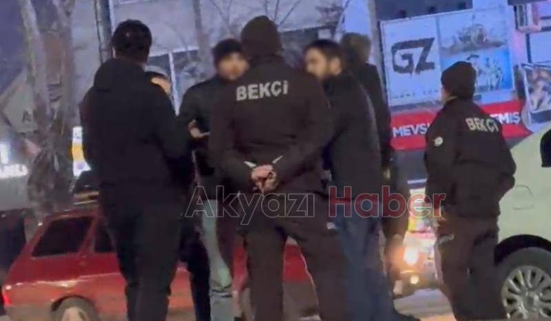 Akyazı'da 3 kişi uyuşturucu ile yakalandı