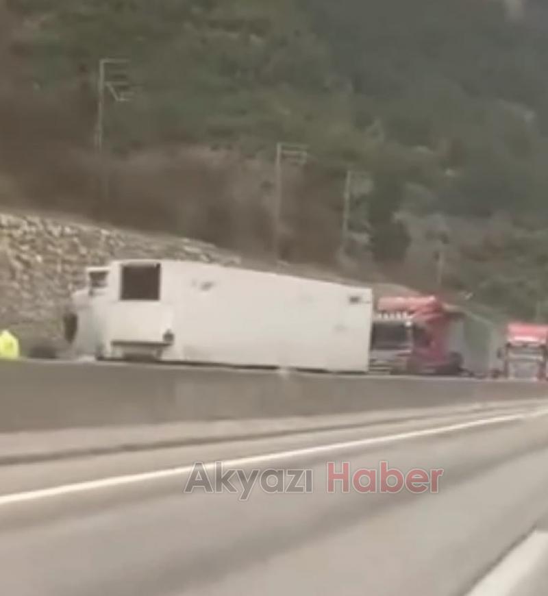 Otomobil takla attı tır makasladı