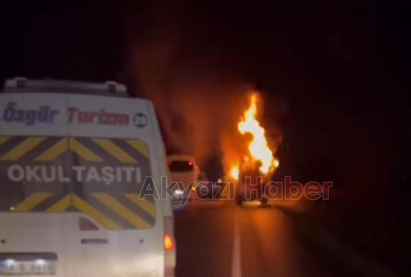 Servis minibüsü alev topuna döndü