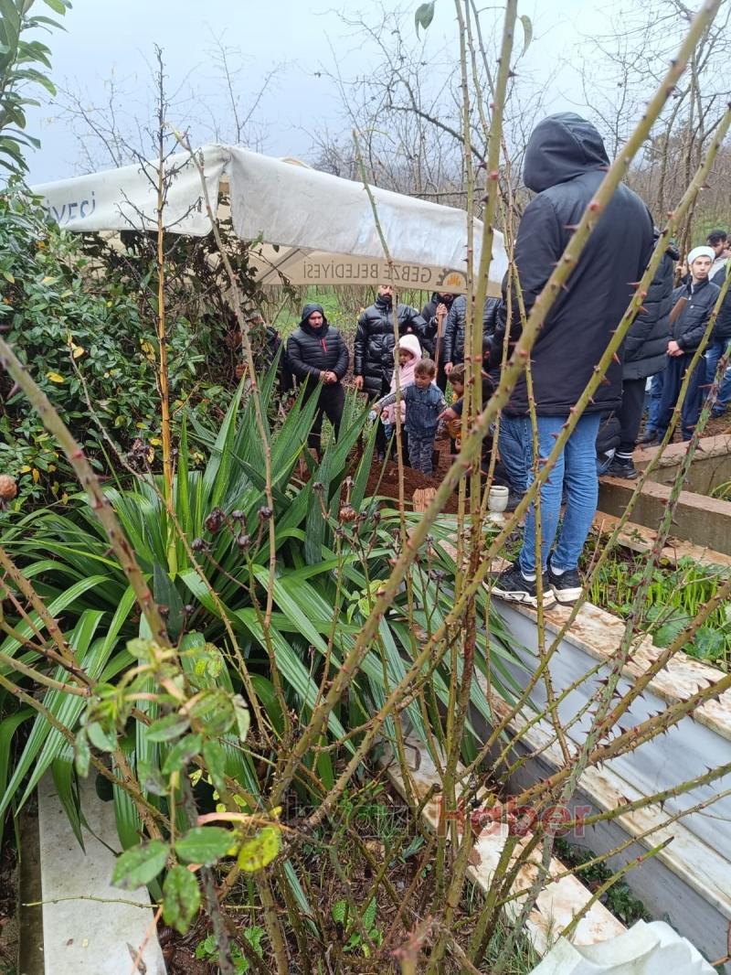 Yemek sırasında fenalaşmıştı genç adam toprağa verildi