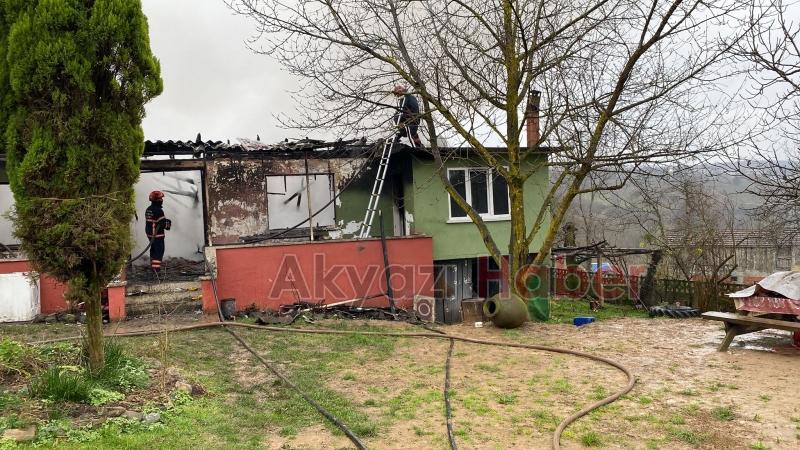 Yanan evden son anda çıkmışlar