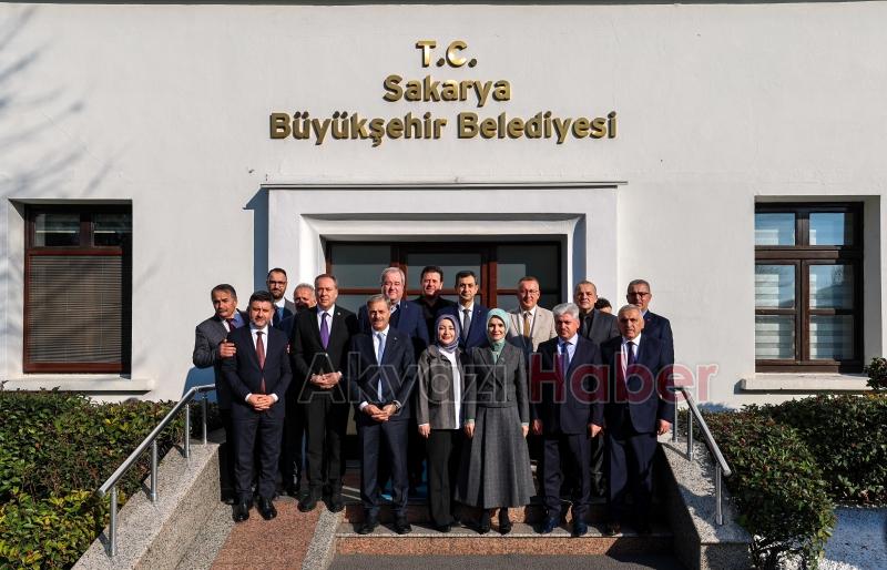 Bakan Göktaş Büyükşehir Belediyesini ziyaret etti