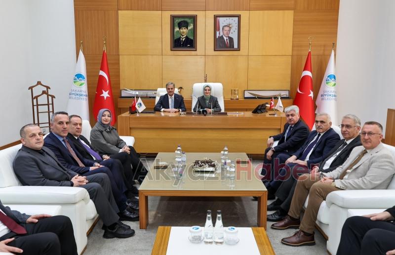 Bakan Göktaş Büyükşehir Belediyesini ziyaret etti