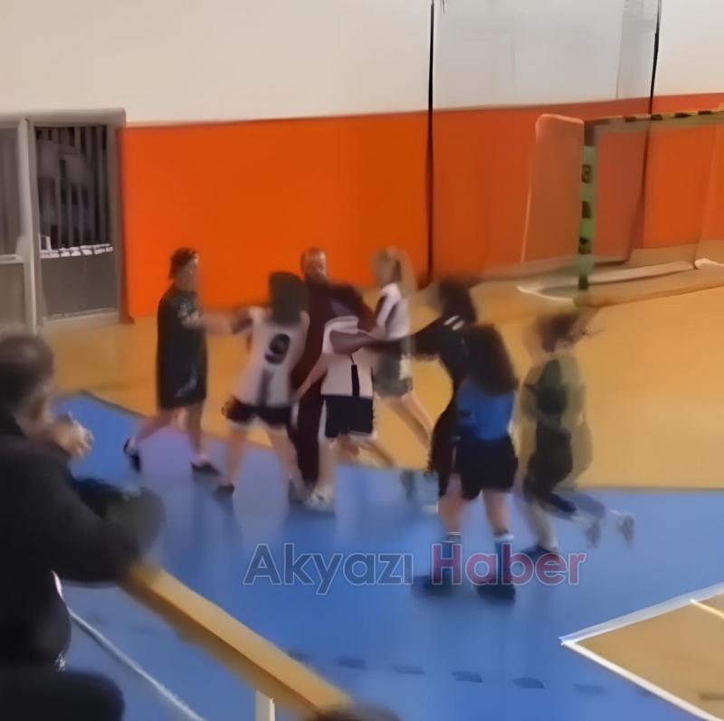 Liselerarası Kız Futsal Final maçında kavga