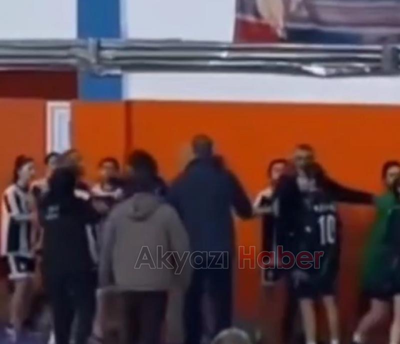 Liselerarası Kız Futsal Final maçında kavga