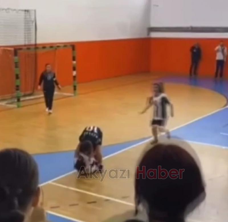 Liselerarası Kız Futsal Final maçında kavga