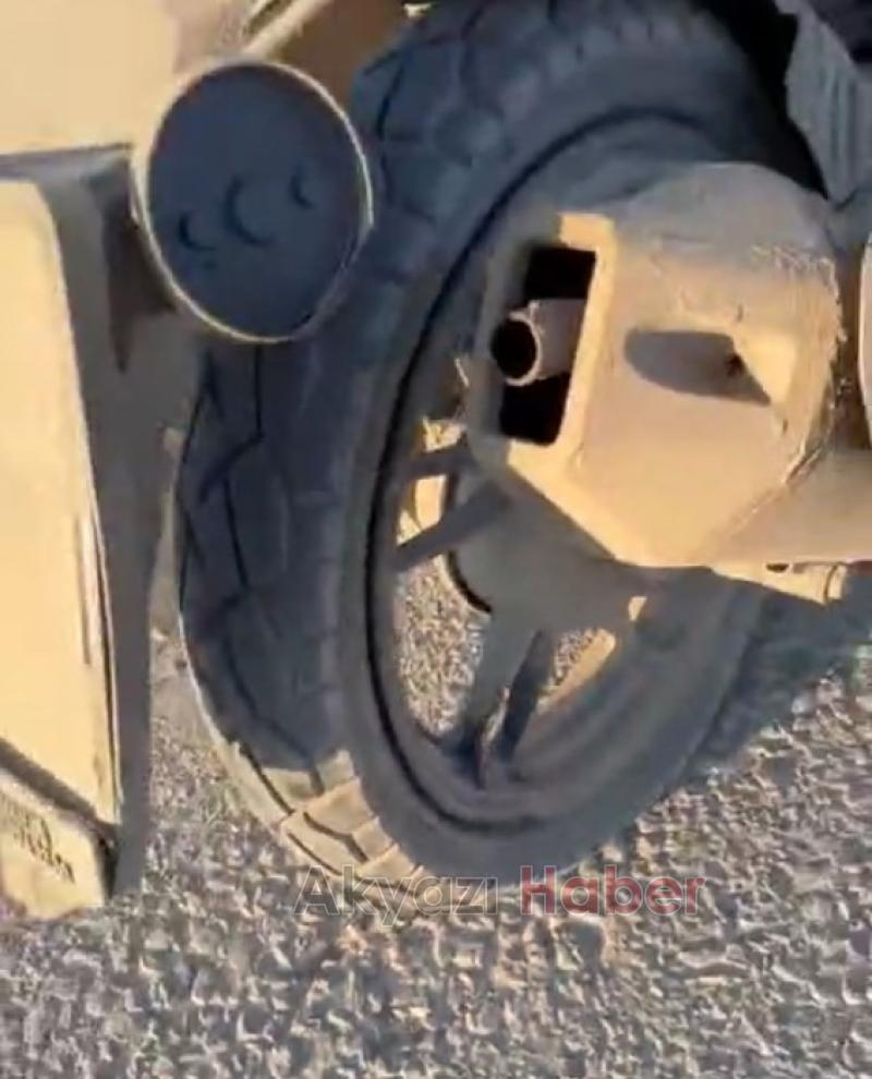 Akyazıda motosikleti çukurda zarar gördü tepki gösterdi