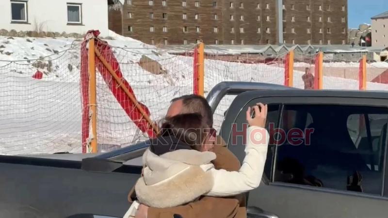 Bolu Kartalkaya'da yanan otelin önünde acı bekleyiş